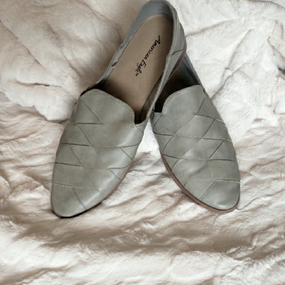 American eagle gray flats